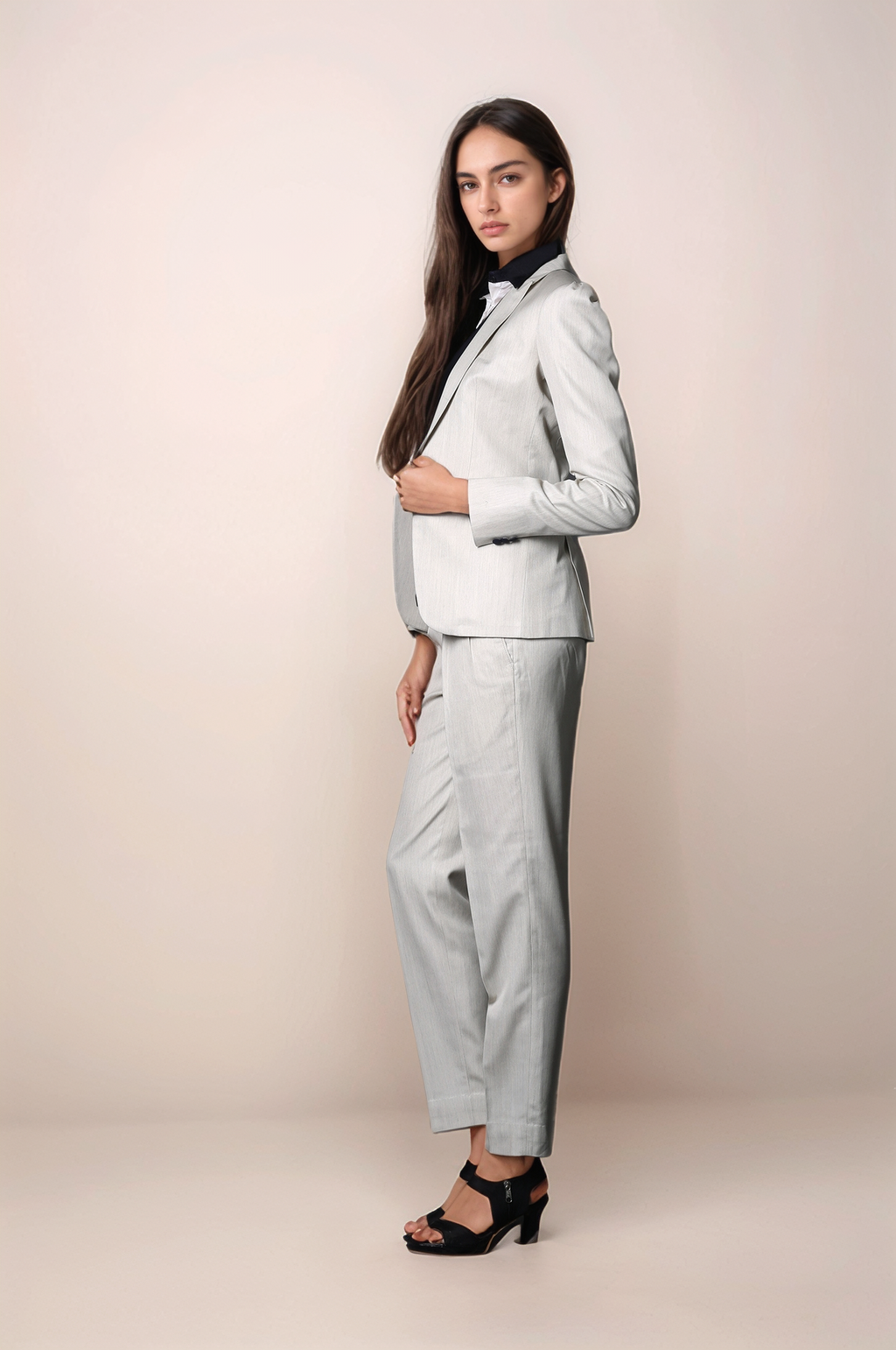 Off White Single Breasted Blazer & Ivory Baggy Trouser Suit
